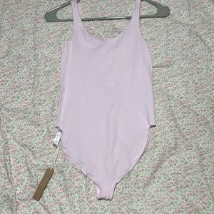 SKIMS ESSENTIAL SCOOP NECK BODYSUIT